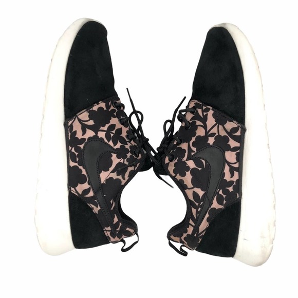 NIKE x Liberty WOMENS ROSHE ONE LIBERTY - Picture 3 of 12